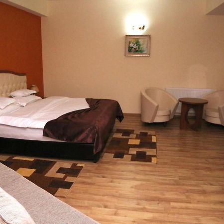 Hotel Crystal Palace Râmnicu Vâlcea 외부 사진