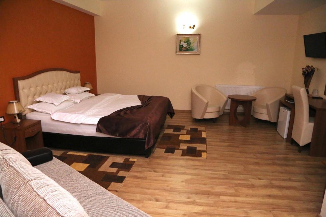 Hotel Crystal Palace Râmnicu Vâlcea 외부 사진