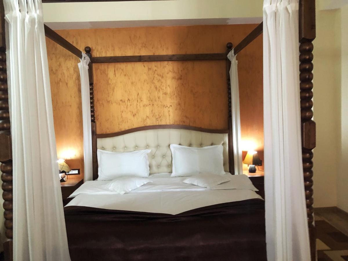 Hotel Crystal Palace Râmnicu Vâlcea 외부 사진