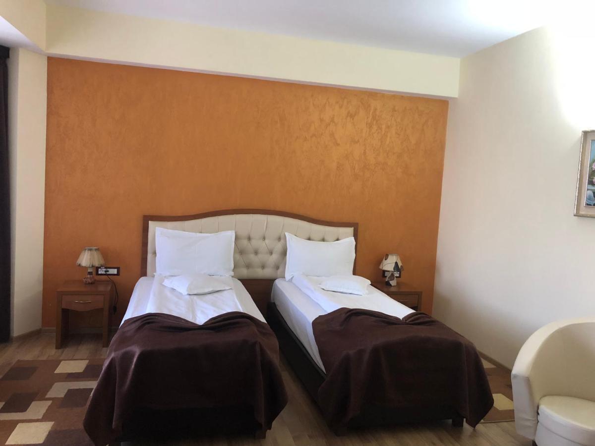 Hotel Crystal Palace Râmnicu Vâlcea 외부 사진