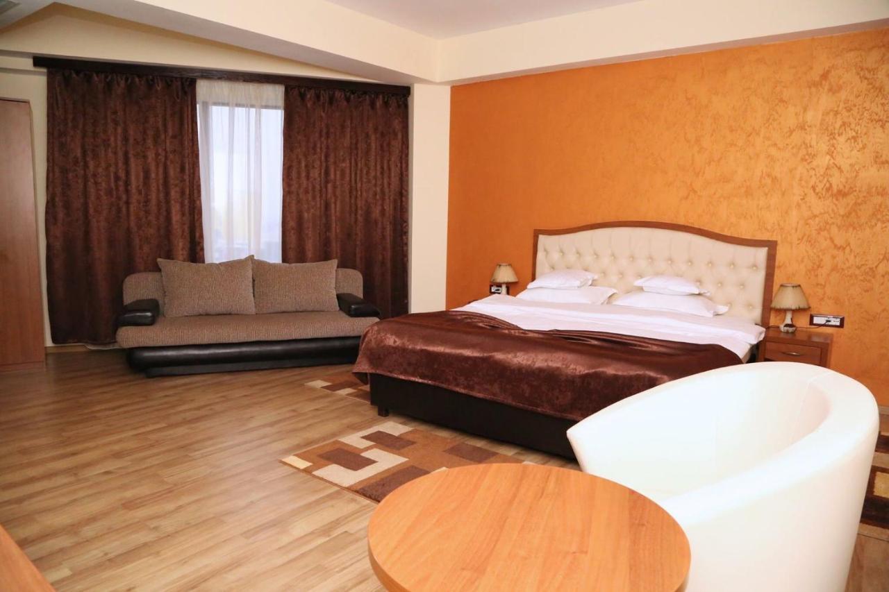 Hotel Crystal Palace Râmnicu Vâlcea 외부 사진