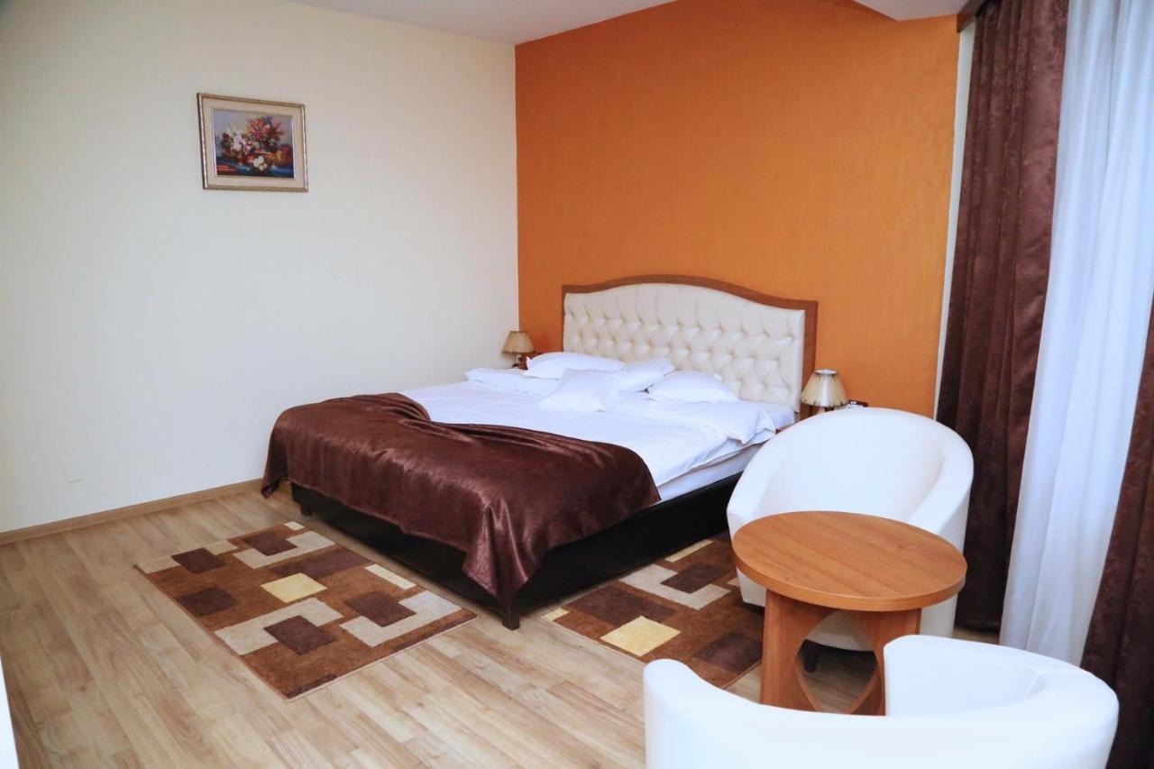 Hotel Crystal Palace Râmnicu Vâlcea 외부 사진