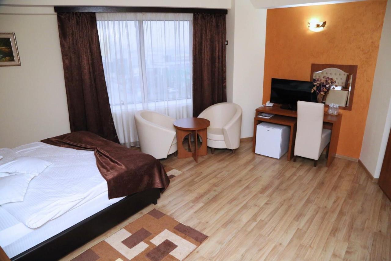 Hotel Crystal Palace Râmnicu Vâlcea 외부 사진